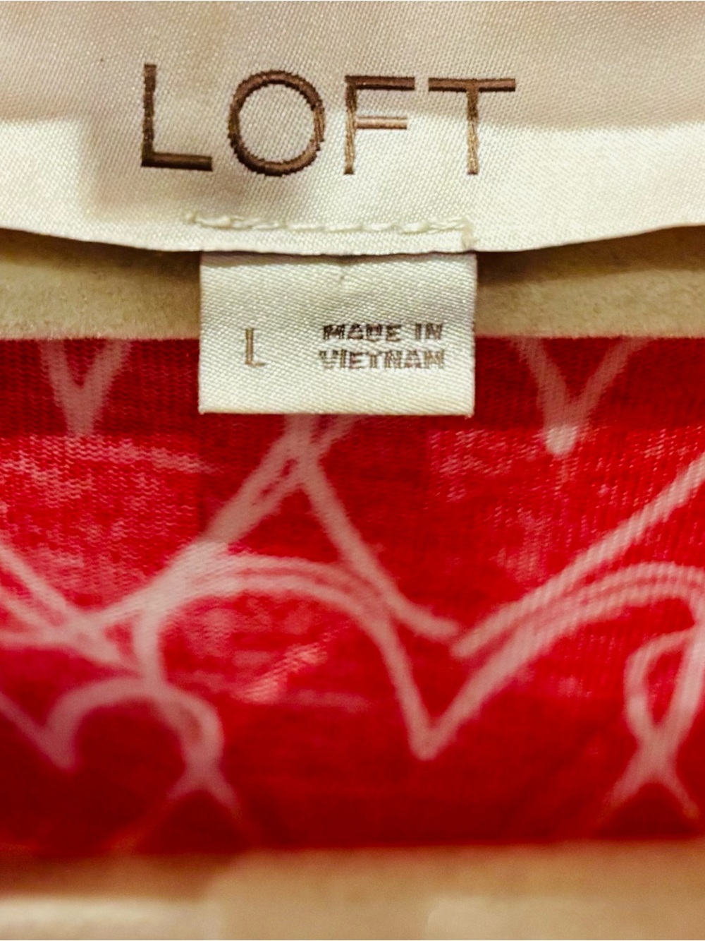 LOFT Red Sleeveless Ruffle V-Neck Heart Print Top - Picture 3 of 4